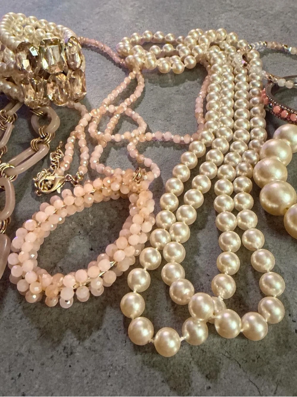 Elegant Pearl and Blush Beaded Necklace Set - Picture 8 of 10